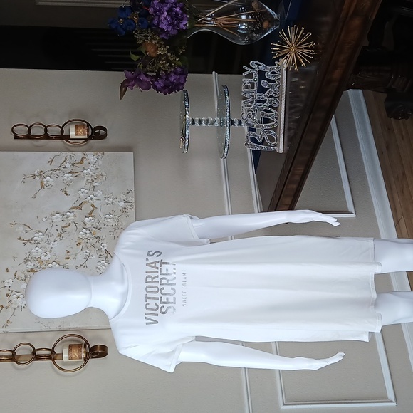 Victoria's Secret White Sleep Shirt. Size M/L - Picture 4 of 17